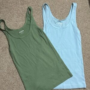 “Old navy” : slim fit tanks